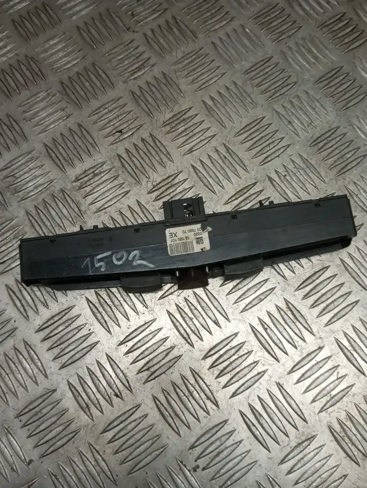 Opel Astra H (2004 - 2009) 03758070XE Включатель аварийных фонарей — фото 2