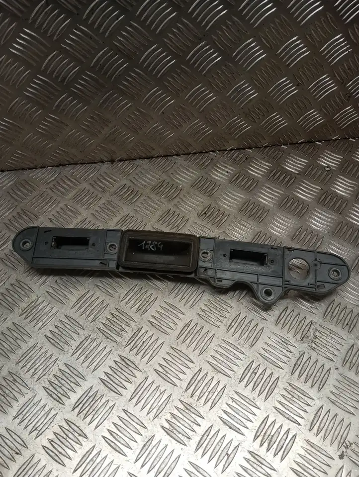 Volkswagen Cross Touran I (2006 - 2010) 1T0827574L Ручка крышки багажника — фото 1