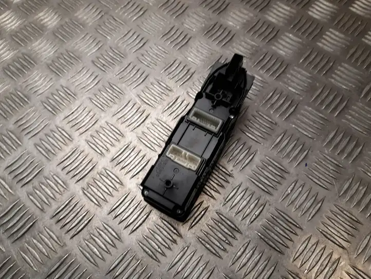 Subaru XV II (2018 - 2021) 83071FL670 Блок кнопок стеклоподъемников — фото 3