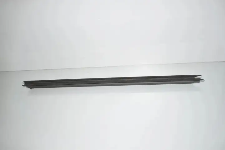 BMW iX3 G08 (2020 - ) 7393418 Уплотнитель стекла передней двери — фото 1