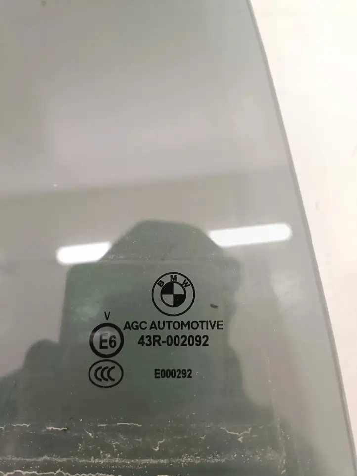 BMW 5 G30 G31 (2016 - ) 43R002092 Стекло задней двери — фото 2
