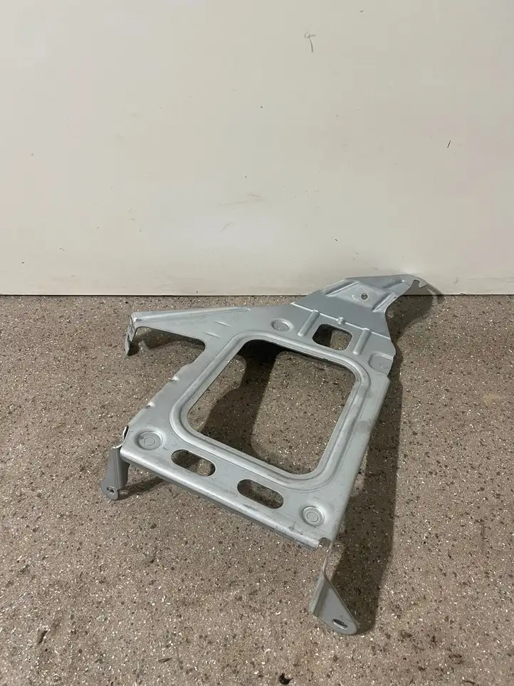 Mercedes-Benz E W212 (2009 - 2016) A2125450440 Кронштейн усилителя звука — фото 2
