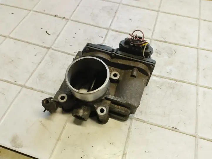Mazda 5 (2005 - 2010) 0013002126J11 Дроссельная заслонка — фото 1