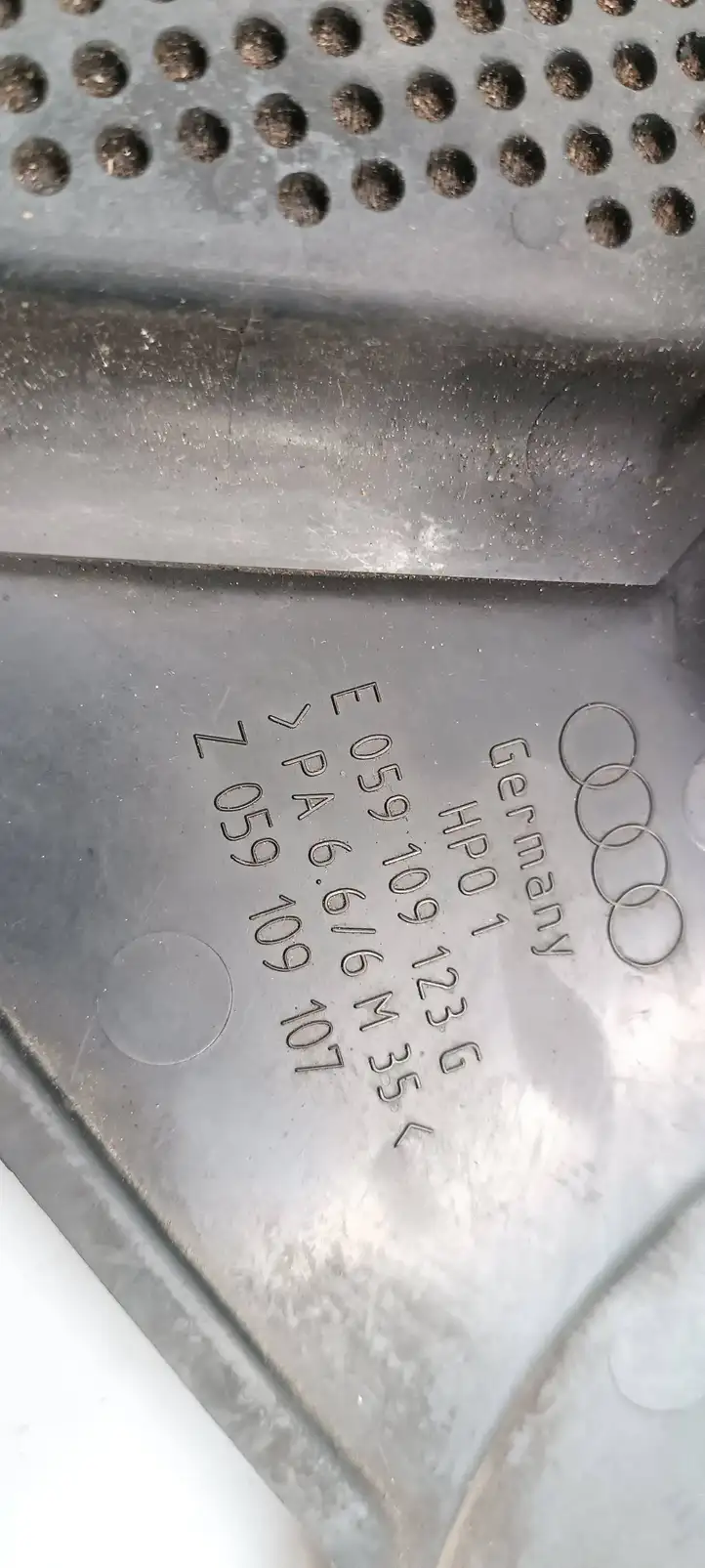 Audi A4 S4 B5 8D (1999 - 2001) 059109123G Защита ремня ГРМ — фото 4