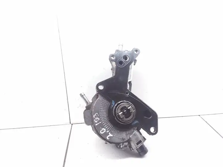 Volkswagen PASSAT B6 (2005 - 2010) 038145209H Топливный насос — фото 1