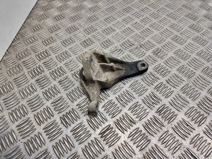 Ford C-MAX I (2003 - 2007) 3M516P083AE Кронштейн КПП — фото 1