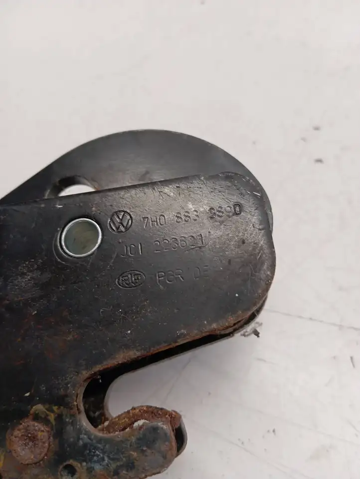 Volkswagen Transporter-Caravelle (2003 - 2009)  7H0883389D Замок опоры спинки сиденья