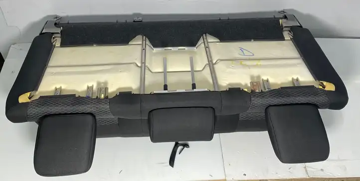 Toyota Hilux (AN120, AN130) (2015 - 2017) Заднее сиденье — фото 13
