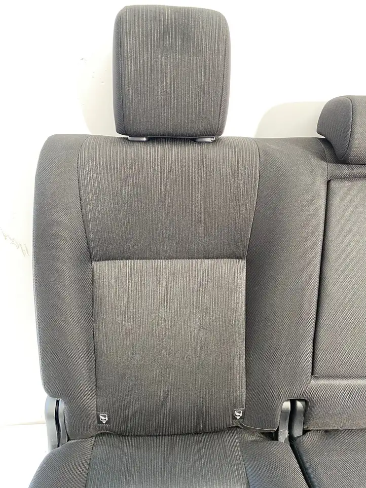 Toyota Hilux (AN120, AN130) (2015 - 2017) Заднее сиденье — фото 16