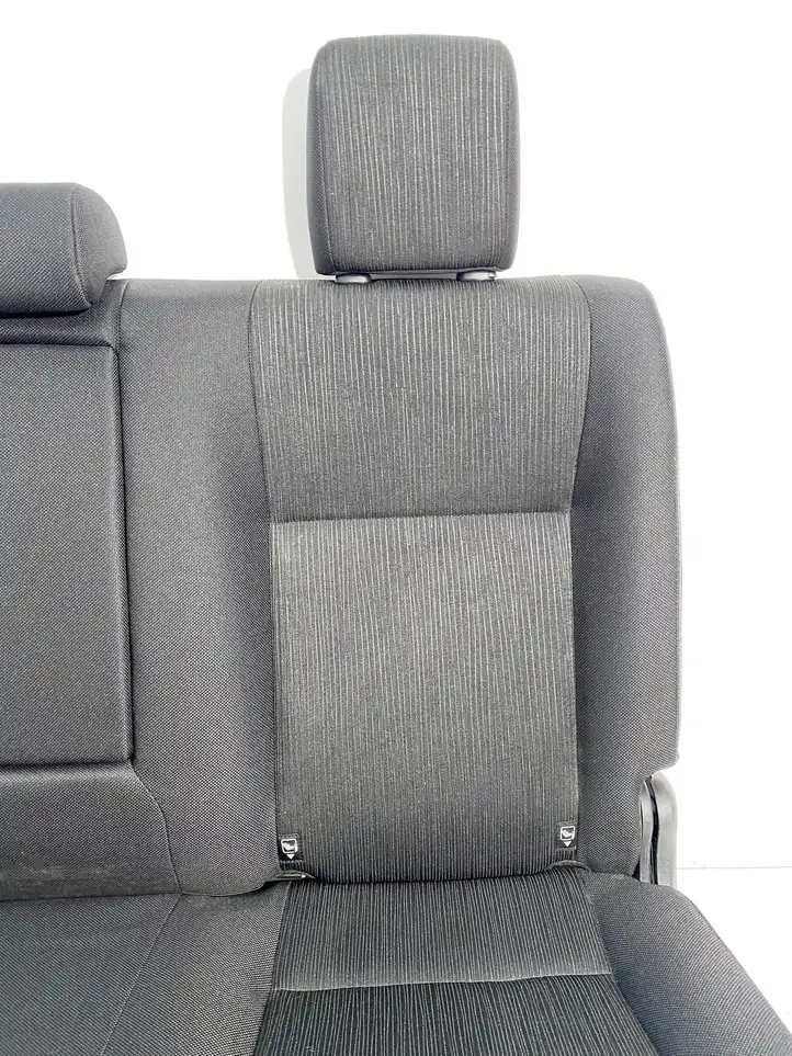 Toyota Hilux (AN120, AN130) (2015 - 2017) Заднее сиденье — фото 17