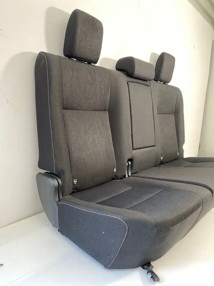 Toyota Hilux (AN120, AN130) (2015 - 2017) Заднее сиденье — фото 18