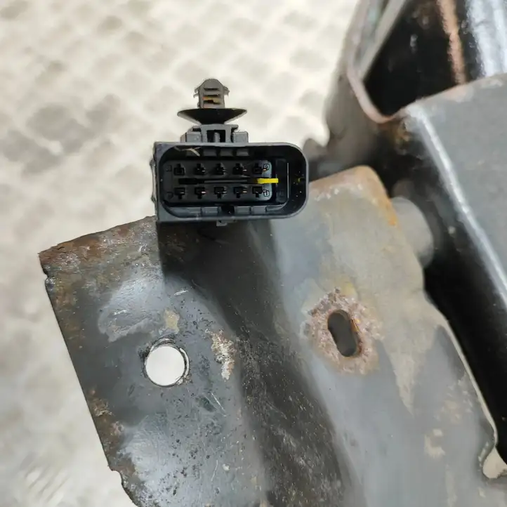 Jaguar F-Pace (2016 - ) HK835J228A Бак AdBlue — фото 7