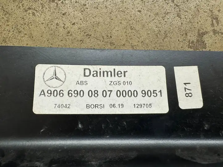 Mercedes-Benz Sprinter W907 W910 (2018 - ) A9066900807 Прочие детали салона — фото 3