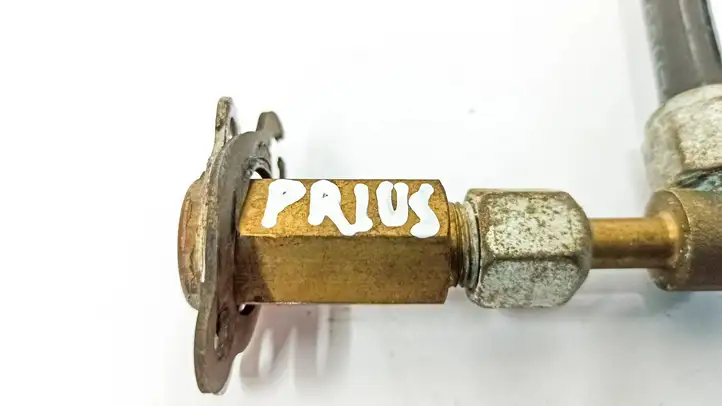 Toyota Prius (XW20) (2003 - 2009) Трубки и шланги ГБО — фото 6