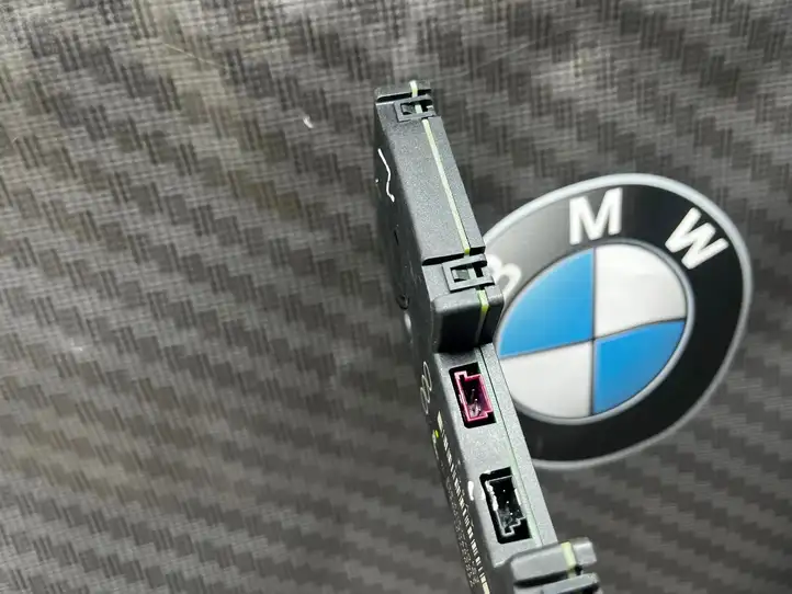 BMW 3 E90 E91 (2005 - 2012) 9193841 Усилитель антенны — фото 3