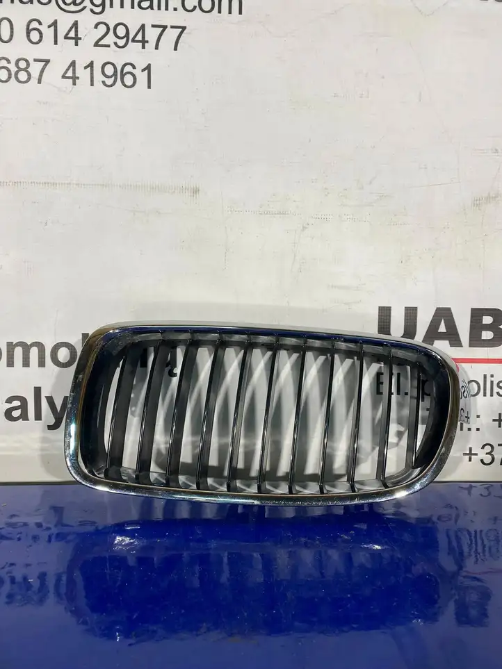 BMW 3 F30 F35 F31 (2012 - 2018) 51137255411 Передняя решетка — фото 1