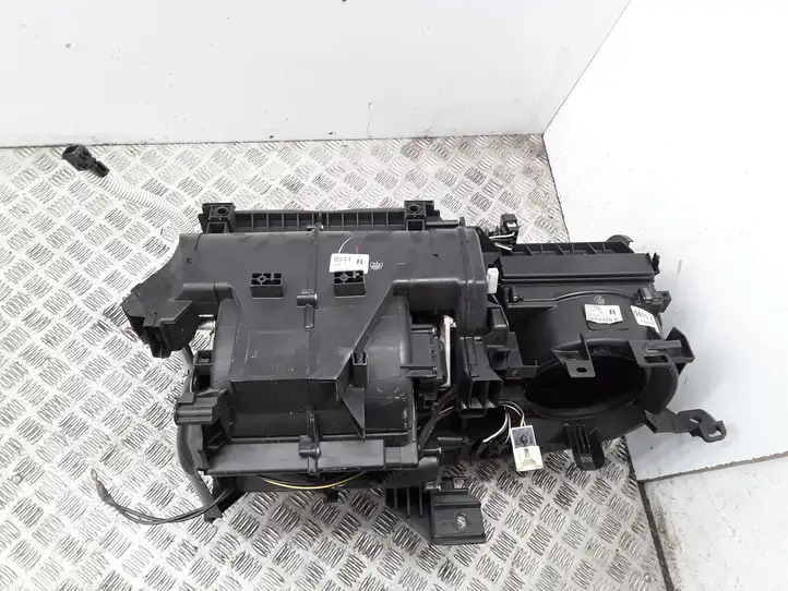 Toyota Corolla E120 E130 (2004 - 2007) 8701002850 Пластиковый корпус — фото 10