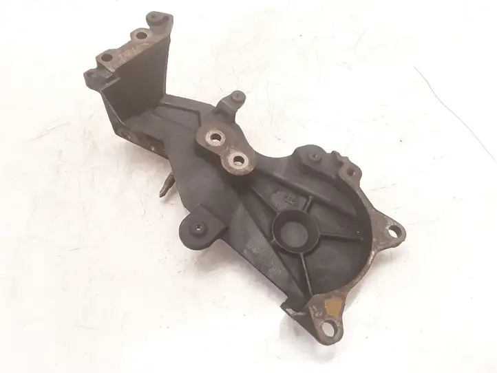 Toyota Corolla E120 E130 (2004 - 2007) 123150G010 Кронштейн двигателя — фото 2