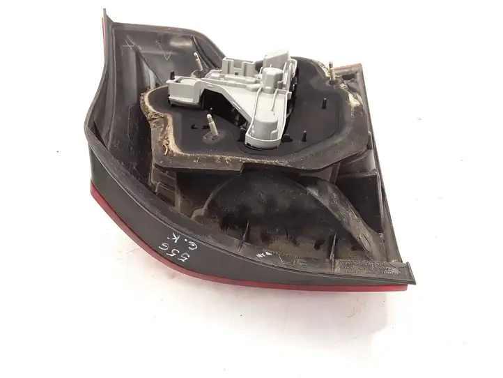 Toyota Corolla E120 E130 (2004 - 2007) 8156002300 Задний фонарь в кузове — фото 2