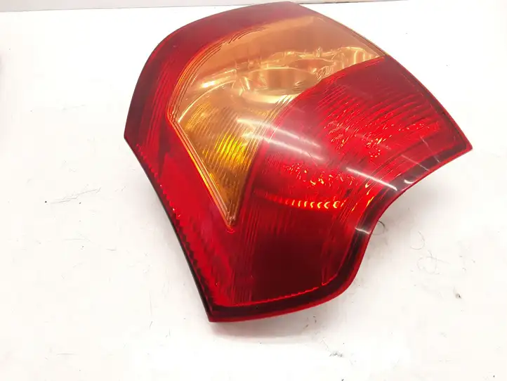 Toyota Corolla E120 E130 (2004 - 2007) 8156002300 Задний фонарь в кузове — фото 4