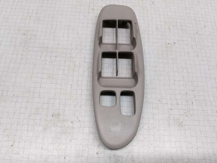 Nissan Almera Tino (2000 - 2006)  80961BU400 Отделка кнопок стеклоподъемника 