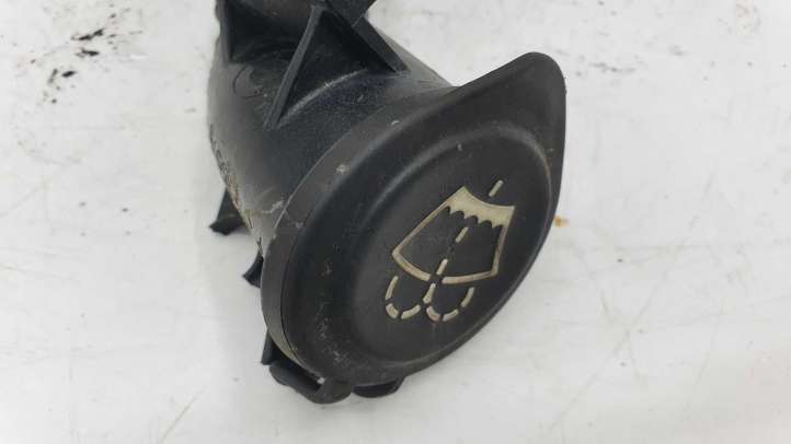 BMW 5 E60 E61 (2004 - 2010)  61667144396 Заливная горловина бака жидкости