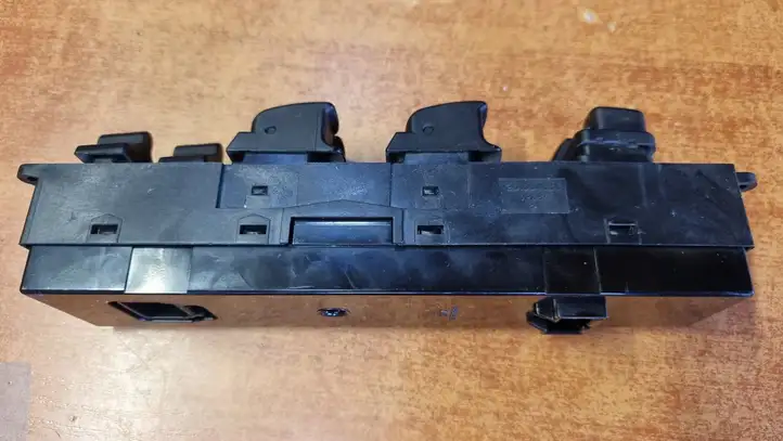 Kia Carnival (2006 - 2014) 935704D020KS Кнопка стеклоподъемников — фото 3