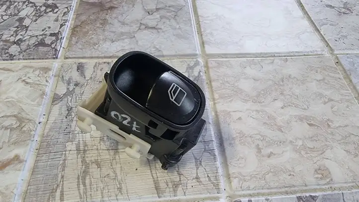 Mercedes-Benz C AMG W203 (2000 - 2007) A2038200210 Блок кнопок стеклоподъемников — фото 2
