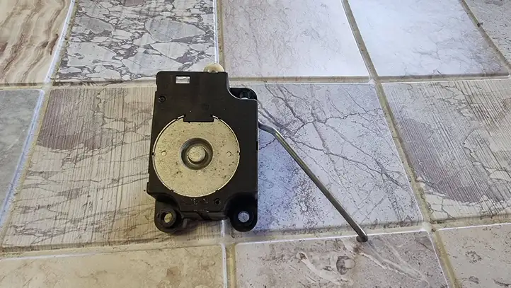 Subaru Forester SH (2008 - 2013) 5037521110 Двигатель задвижки потока воздуха — фото 3