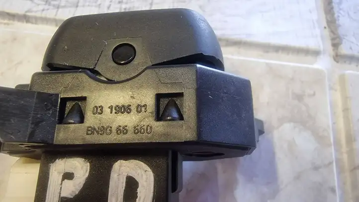 Mazda 3 I (2006 - 2009) BN8G66660 Кнопка стеклоподъемников — фото 6