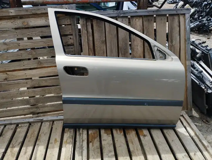 Volvo S60 (2004 - 2010) Дверь — фото 1