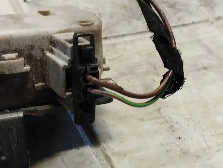 Skoda Fabia Mk1 (6Y) (1999 - 2007) 6Y0827511A Замок крышки багажника — фото 3