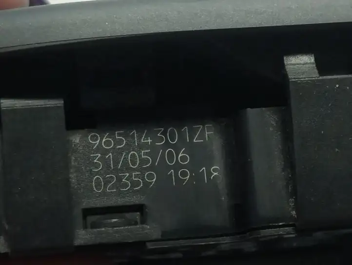 Citroen C5 (2004 - 2008) 96514301ZF Кнопка стеклоподъемников — фото 4