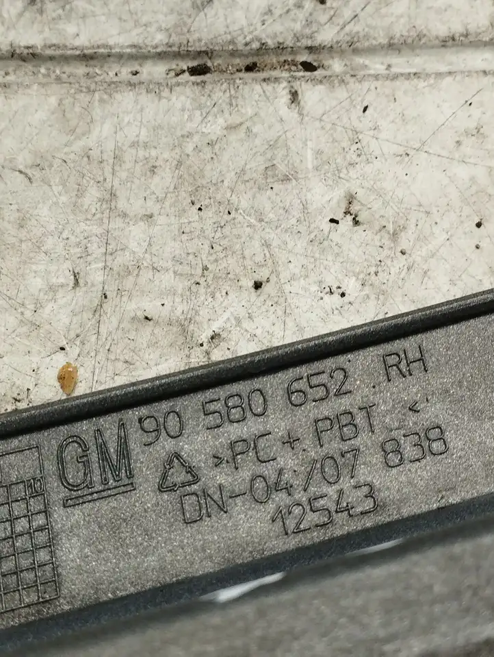 Opel Zafira A (1999 - 2003) 90580652 Окантовка фары — фото 2