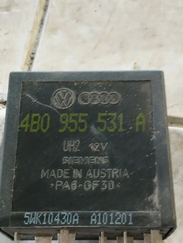 Skoda Octavia Mk1 (1U) (1996 - 2004) 4B0955531A Реле стеклоочистителей — фото 2
