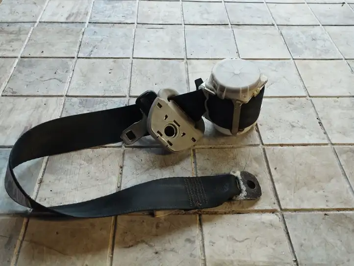 Toyota Corolla Verso AR10 (2004 - 2009) 0433086 Задний ремень безопасности — фото 1