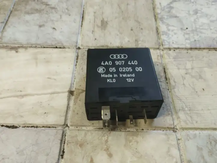 Audi A6 S6 C5 4B (1997 - 2001) 4A0907440 Реле стеклоочистителей — фото 1