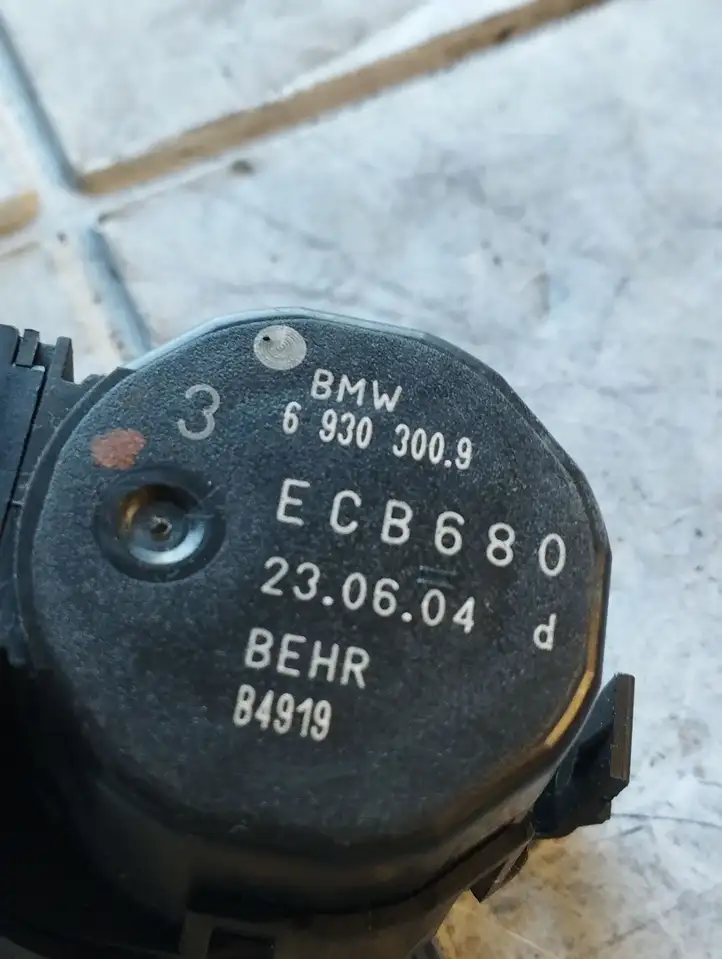 BMW 5 E60 E61 (2004 - 2010) 69303009 Двигатель задвижки потока воздуха — фото 4