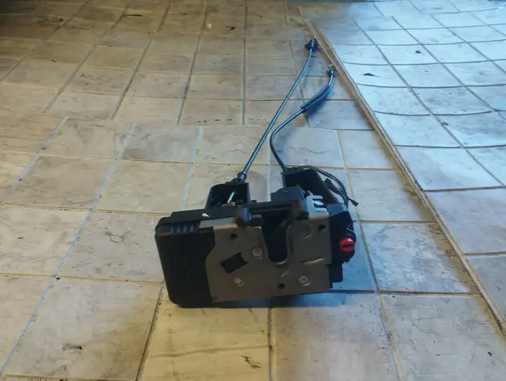 Opel Vectra C (2005 - 2009) 13210760 Замок задней двери — фото 1