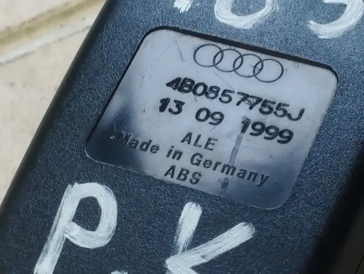 Audi A6 S6 C5 4B (1997 - 2001) 4B0857755J Замок переднего ремня — фото 2