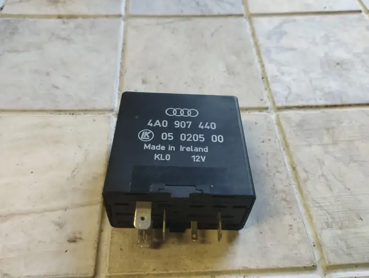 Audi A6 S6 C5 4B (1997 - 2001) 4A0907440 Реле стеклоочистителей — фото 1