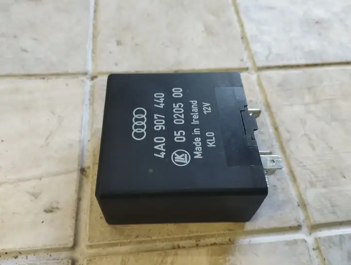 Audi A6 S6 C5 4B (1997 - 2001) 4A0907440 Реле стеклоочистителей — фото 3