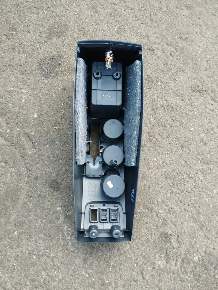 Toyota Corolla Verso AR10 (2004 - 2009) 589110F010 Центральная консоль — фото 5