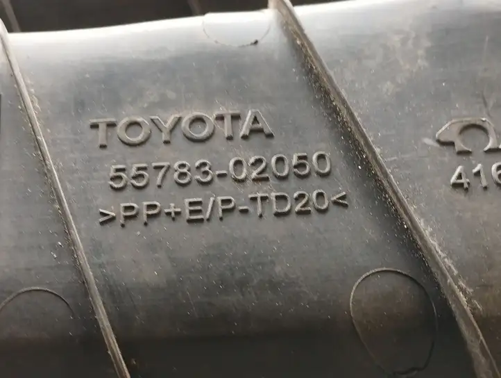 Toyota Auris 150 (2006 - 2012) 5578302050 Накладка стоек лобового стекла — фото 5