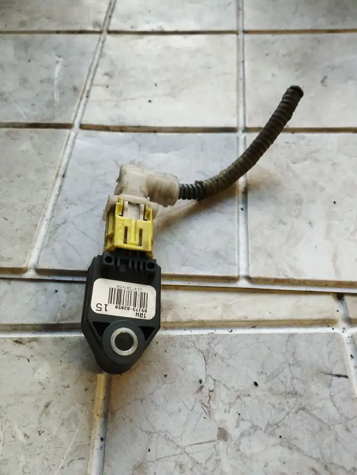 Toyota Auris 150 (2006 - 2012) 8917302050 Датчик удара SRS — фото 3