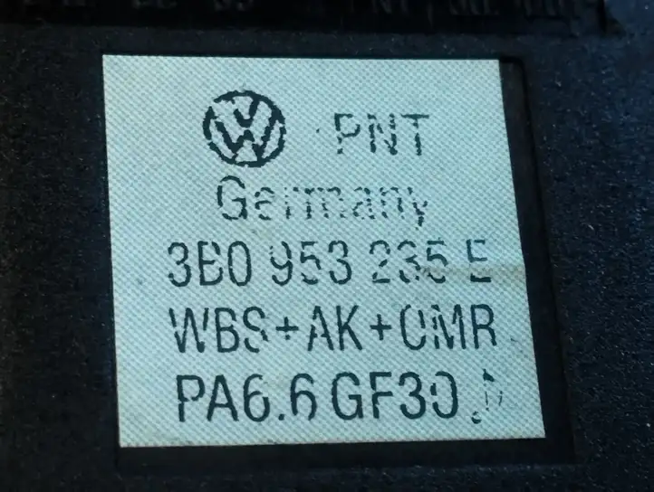 Volkswagen PASSAT B5.5 (2001 - 2005) 3B0953235E Включатель аварийных фонарей — фото 5