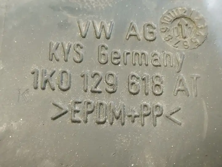 Volkswagen Jetta V (2005 - 2010) 1K0129618AT Детали воздухозаборника — фото 2