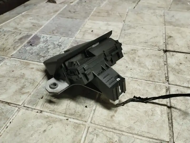 Ford Focus (2011 - 2015) 8M51R442A66DA Замок крышки багажника — фото 5
