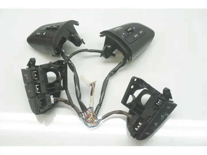 Mazda 3 II (2011 - 2013) 75B979 Кнопки на рулевом колесе — фото 1