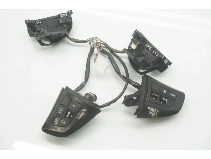 Mazda 3 II (2011 - 2013) 75B979 Кнопки на рулевом колесе — фото 2
